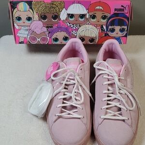NWT PUMA LOL Surprise! Pink Suede Kitty Queen Jr Sneakers.            Size 7C
